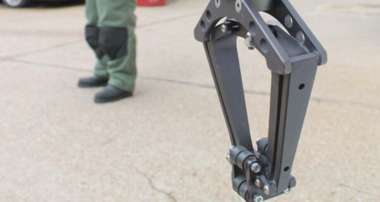 Telescopic claw